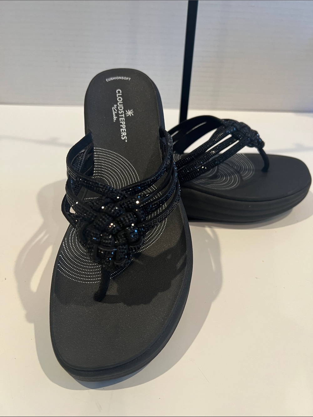 Clarks Cloudsteppers Black Beaded Toe-Post Sandals